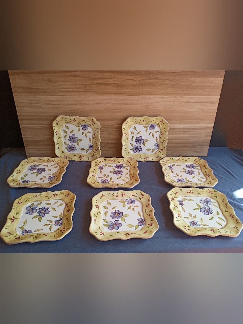 Set of 8 CAPRIWARE HAND PAINTED STONEWARE 8.5" x 8.5" SALAD/ DESSERT PLATES